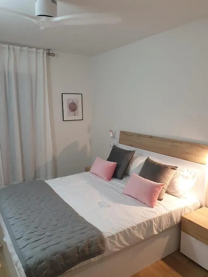 Maxx Apartamento سالو شقة
